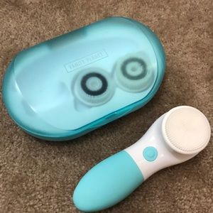 Ultimate Skin Spa Facial Brush